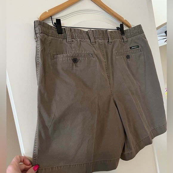 Eddie Bauer Light Brown Khaki Shorts, Front Pleats, Men’s Size 40 - Picture 3 of 12